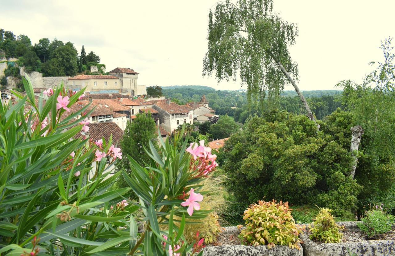La Maison Du Tourniquet Aubeterre sur Dronne Bagian luar foto